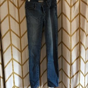 Bullhead jeans! Super comfortable and great color!